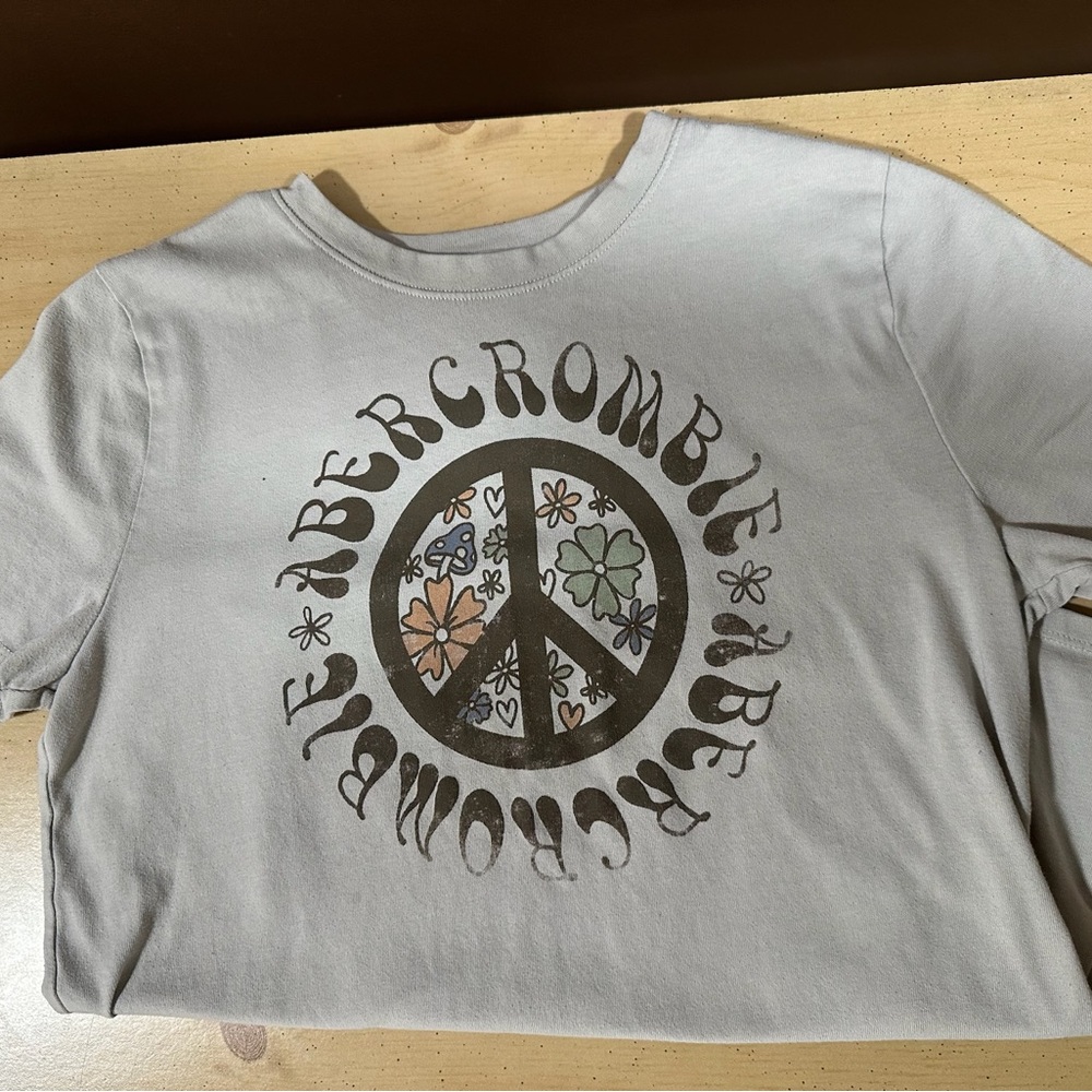 abercrombie kids Light Gray Short Sleeve Tee with Peace Sign Floral Graphic